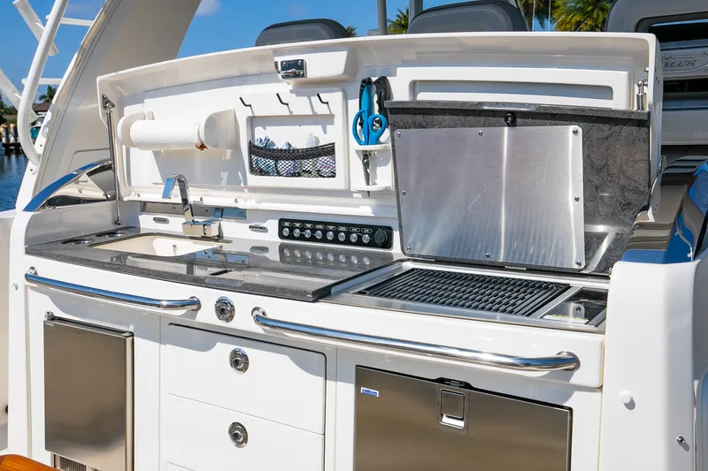 Slide: The Image of Boston Whaler 420 Outrage 2024 - 37