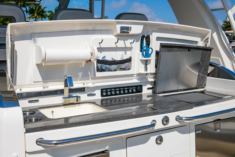 Slide: The Image of Boston Whaler 420 Outrage 2024 - 39