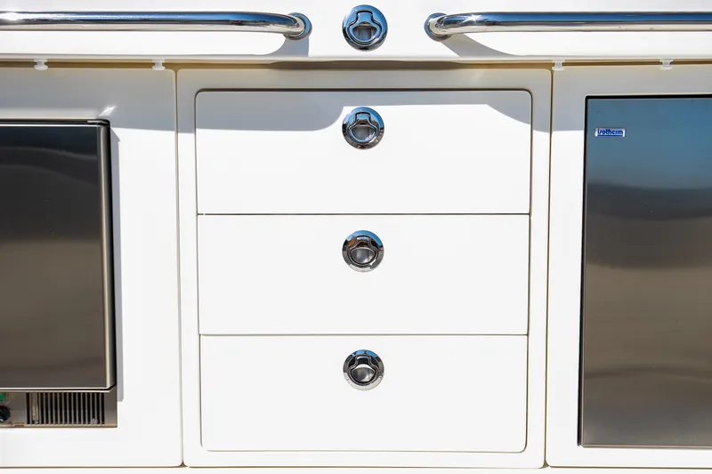 Slide: The Image of Boston Whaler 420 Outrage 2024 - 41