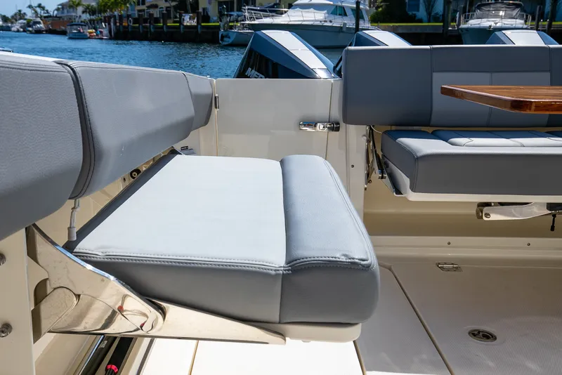 Slide: The Image of Boston Whaler 420 Outrage 2024 - 44