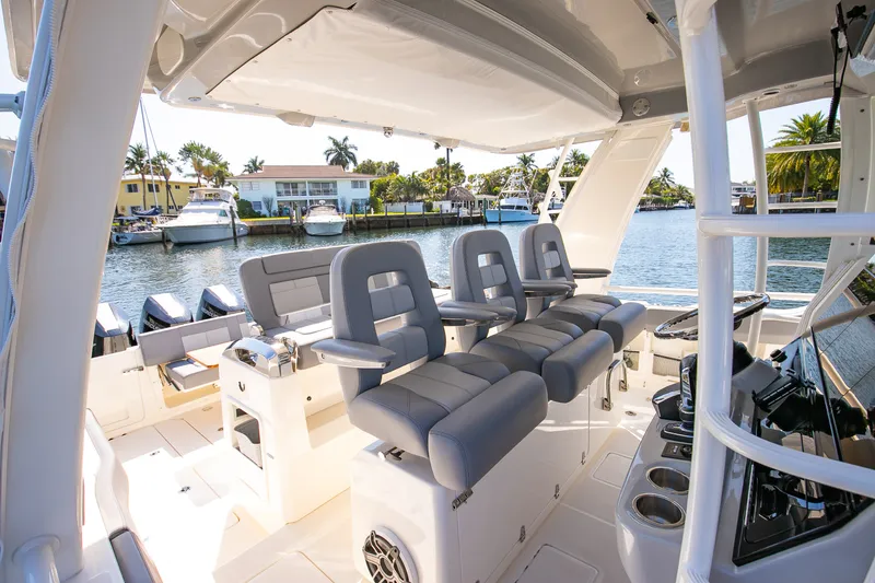 Slide: The Image of Boston Whaler 420 Outrage 2024 - 48