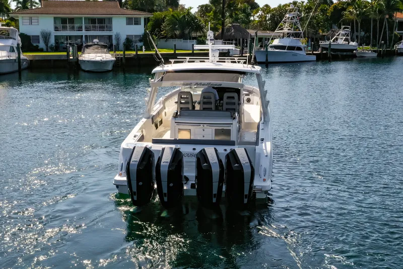 Slide: The Image of Boston Whaler 420 Outrage 2024 - 6