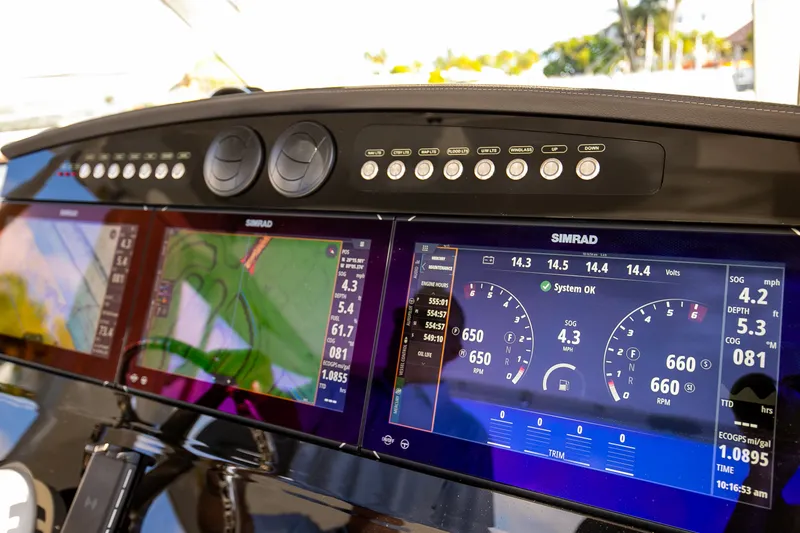 Slide: The Image of Boston Whaler 420 Outrage 2024 - 60