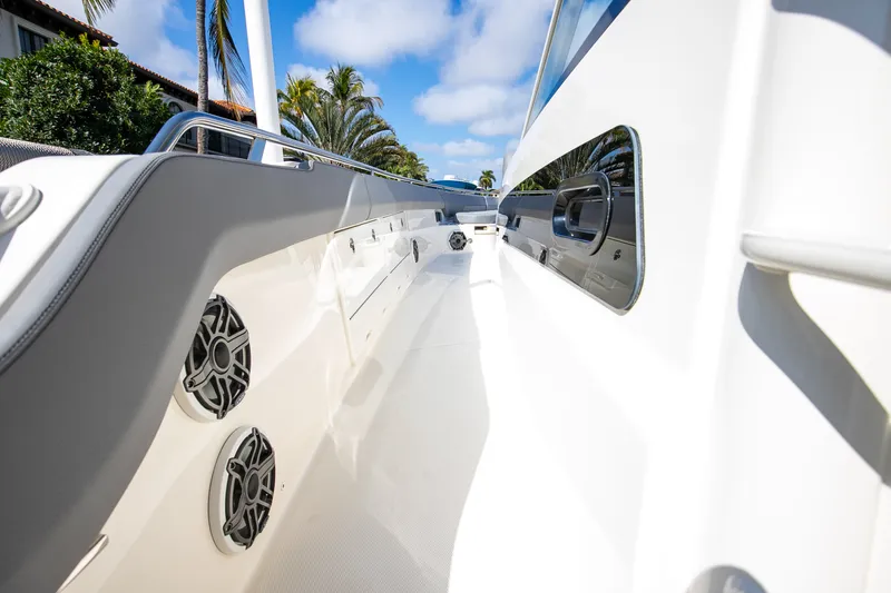 Slide: The Image of Boston Whaler 420 Outrage 2024 - 68