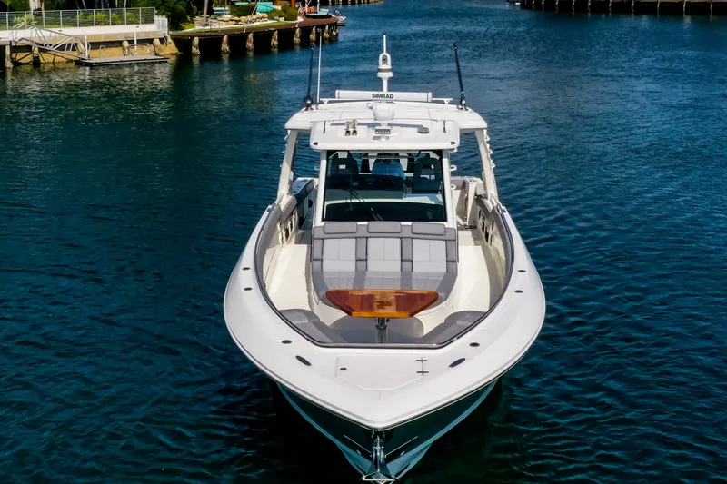 Slide: The Image of Boston Whaler 420 Outrage 2024 - 8