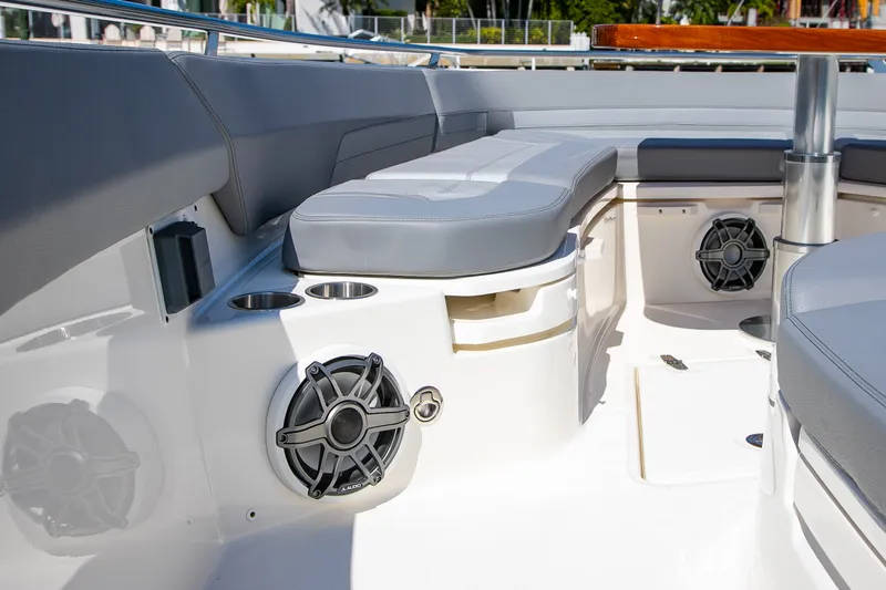 Slide: The Image of Boston Whaler 420 Outrage 2024 - 81