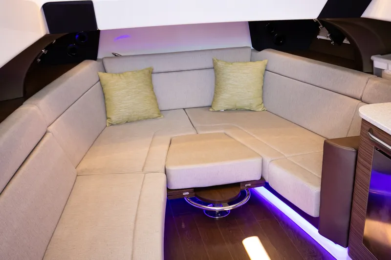 Slide: The Image of Boston Whaler 420 Outrage 2024 - 87