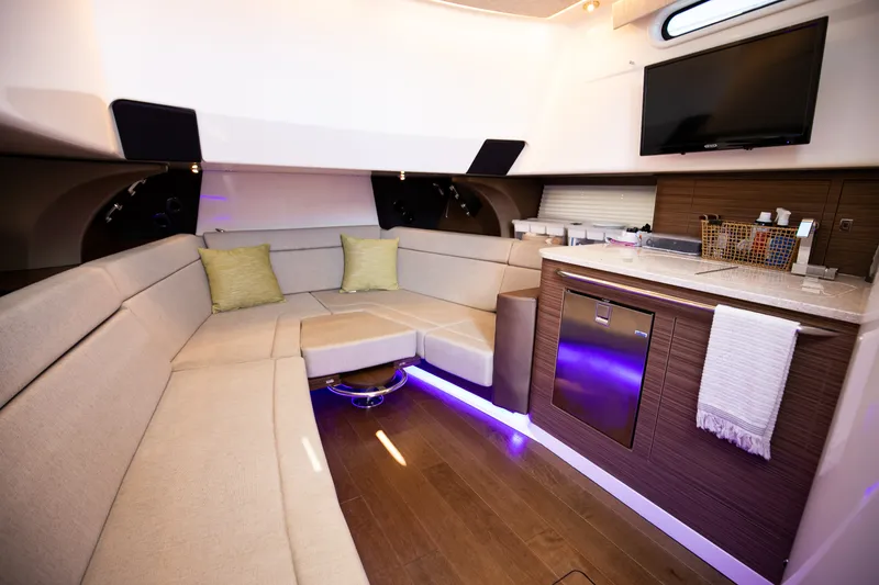 Slide: The Image of Boston Whaler 420 Outrage 2024 - 88
