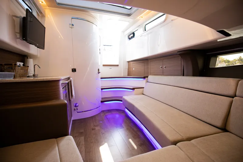 Slide: The Image of Boston Whaler 420 Outrage 2024 - 89