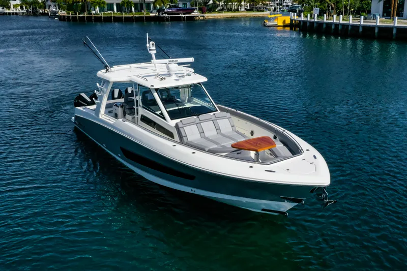 Slide: The Image of Boston Whaler 420 Outrage 2024 - 9