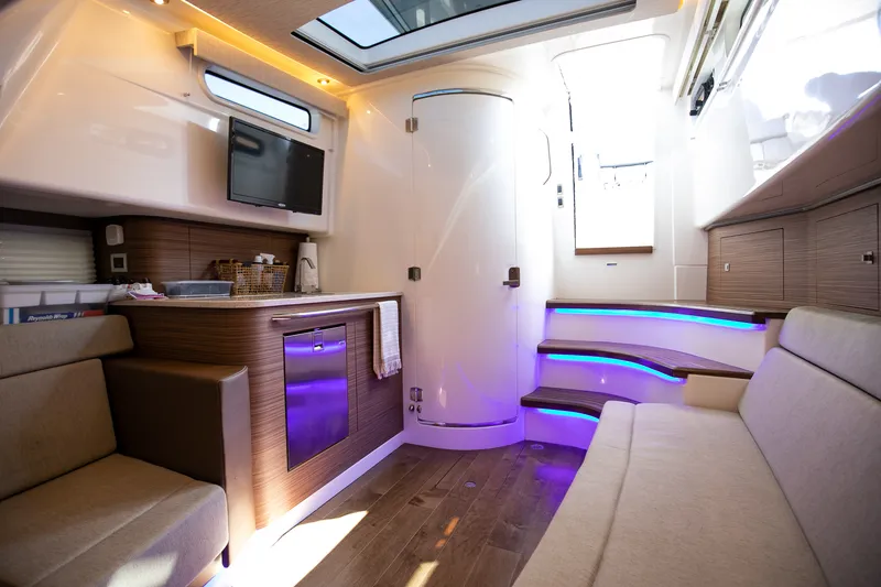 Slide: The Image of Boston Whaler 420 Outrage 2024 - 90