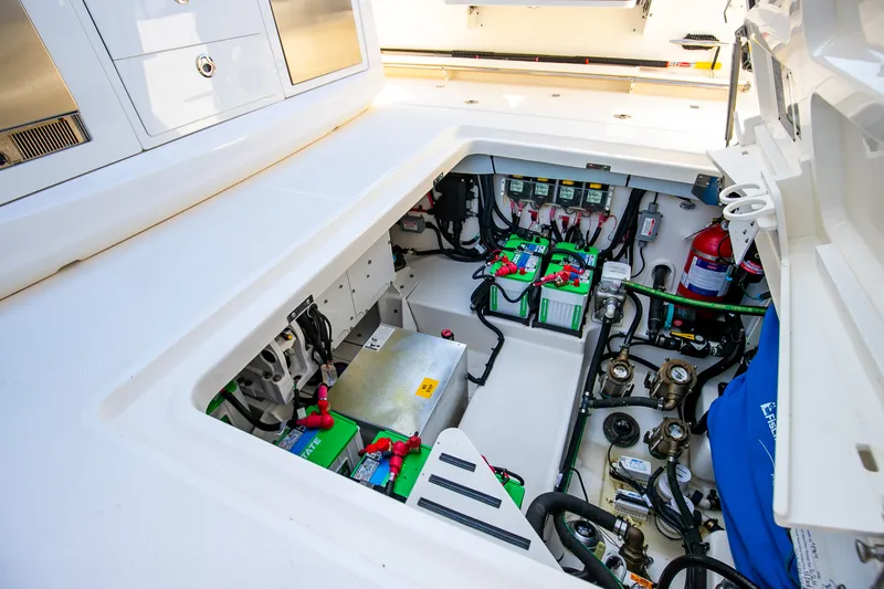 Slide: The Image of Boston Whaler 420 Outrage 2024 - 99