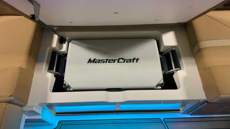 Slide: The Image of Mastercraft X-26 2023 - 40