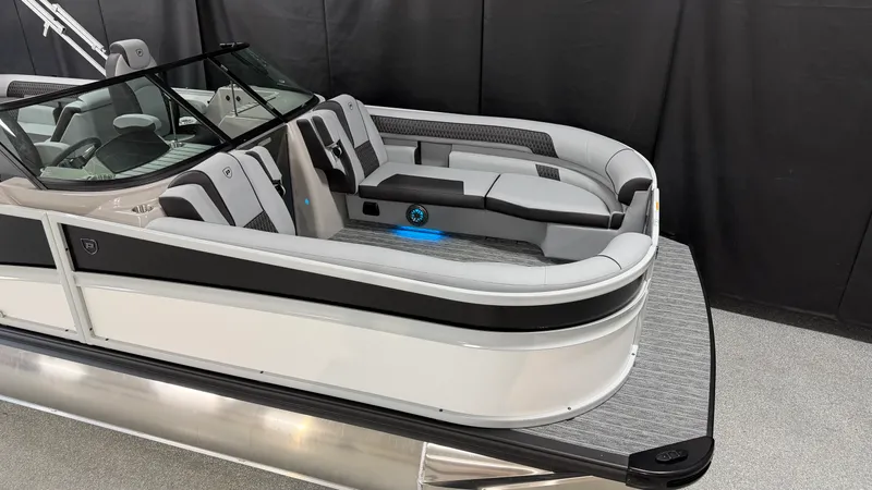 Slide: The Image of Premier 250 SOLARIS 2026 - 8