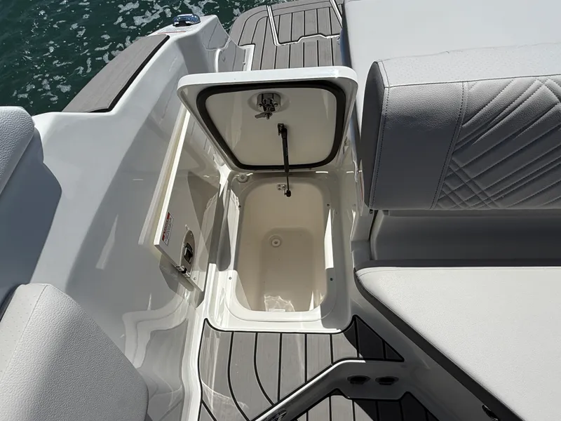 Slide: The Image of Sea Ray SDX 230 Outboard 2026 - 15