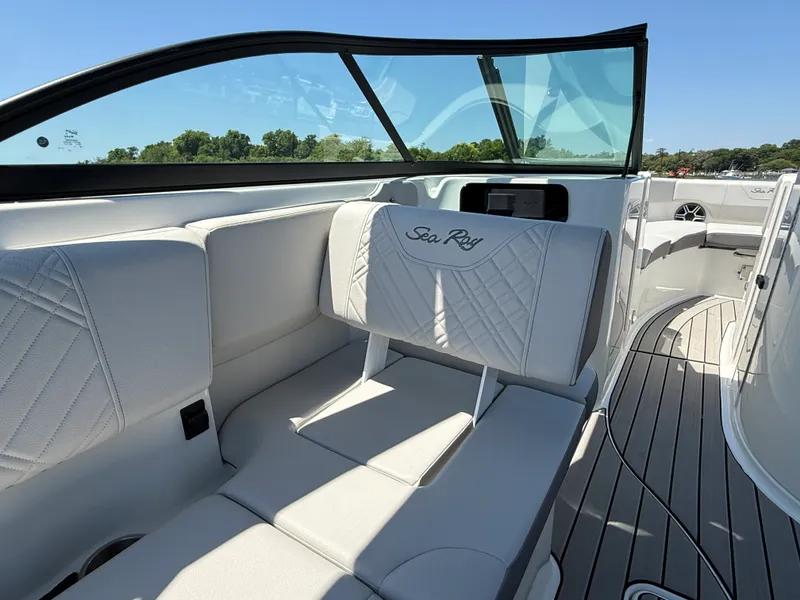 Slide: The Image of Sea Ray SDX 230 Outboard 2026 - 18