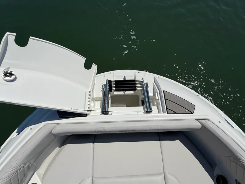 Slide: The Image of Sea Ray SDX 230 Outboard 2026 - 26