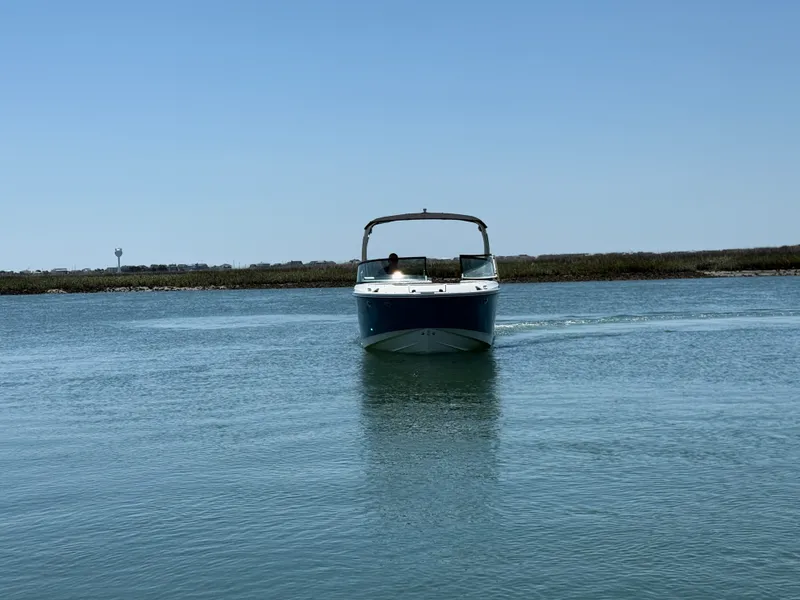 Slide: The Image of Sea Ray SDX 230 Outboard 2026 - 5