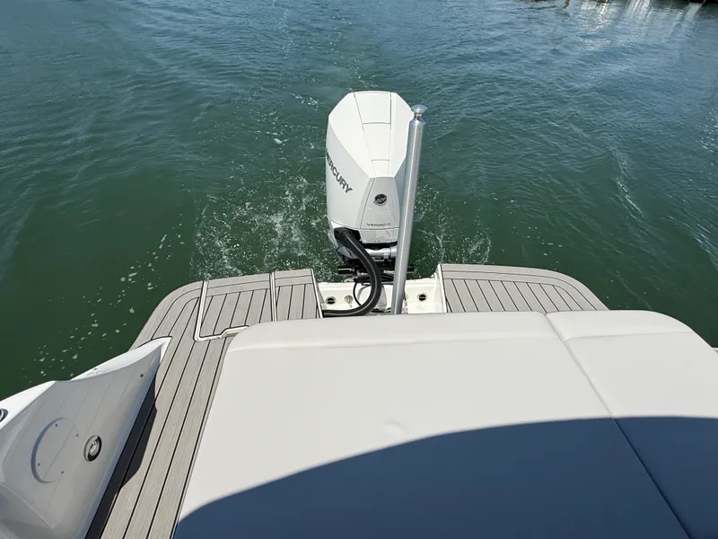 Slide: The Image of Sea Ray SDX 230 Outboard 2026 - 9