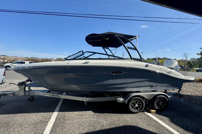 The Image of Sea Ray SPX 210 Outboard 2026 - 0