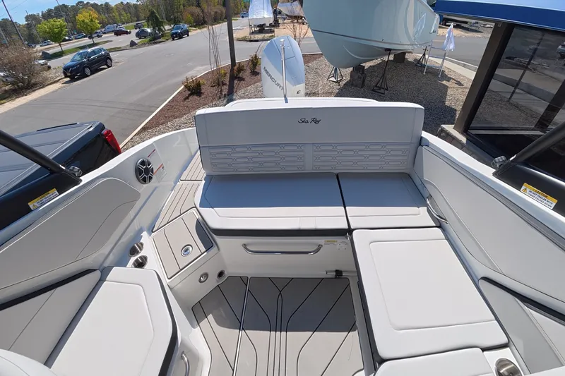 Slide: The Image of Sea Ray SPX 210 Outboard 2026 - 12