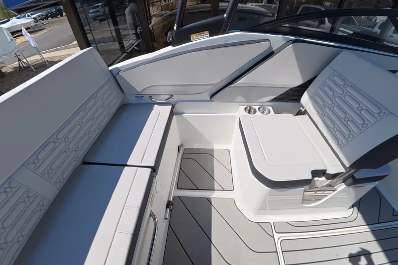 Slide: The Image of Sea Ray SPX 210 Outboard 2026 - 13