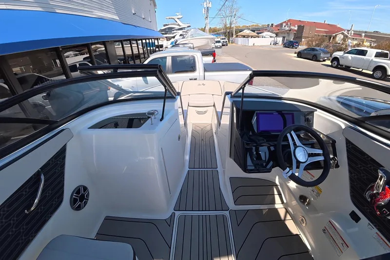 Slide: The Image of Sea Ray SPX 210 Outboard 2026 - 17
