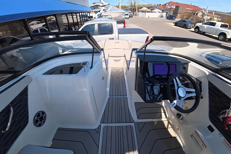 Slide: The Image of Sea Ray SPX 210 Outboard 2026 - 18