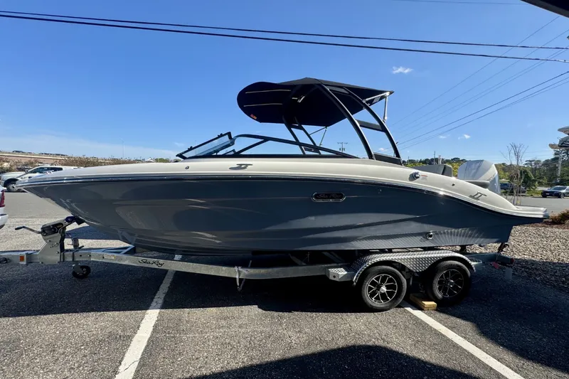Slide: The Image of Sea Ray SPX 210 Outboard 2026 - 2