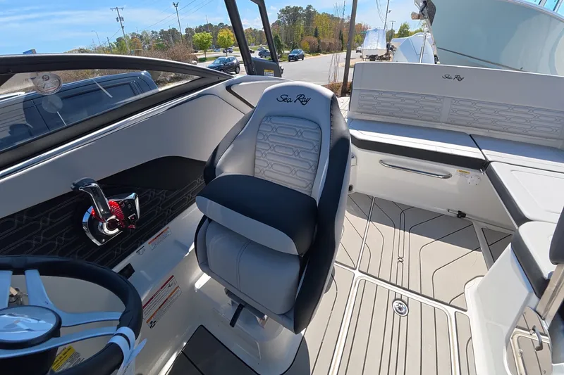 Slide: The Image of Sea Ray SPX 210 Outboard 2026 - 20