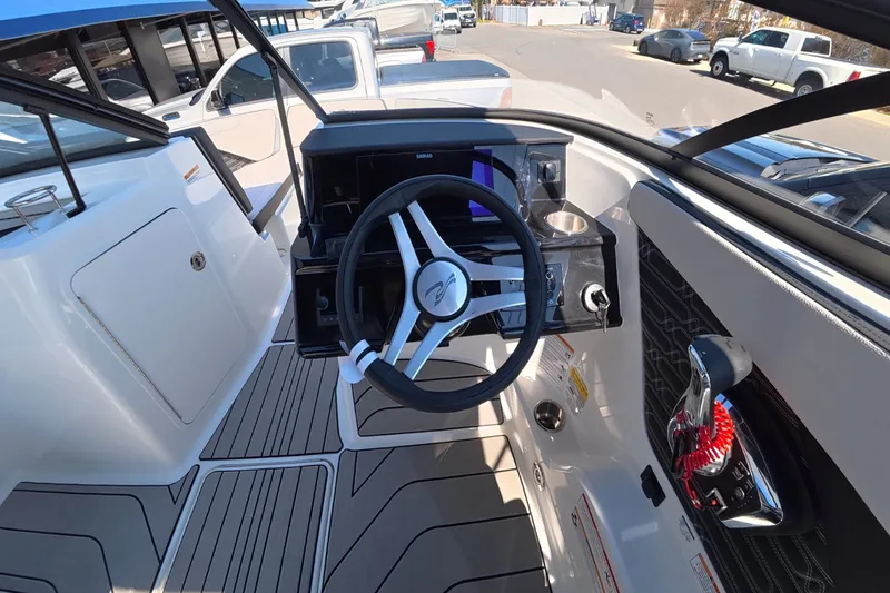 Slide: The Image of Sea Ray SPX 210 Outboard 2026 - 22