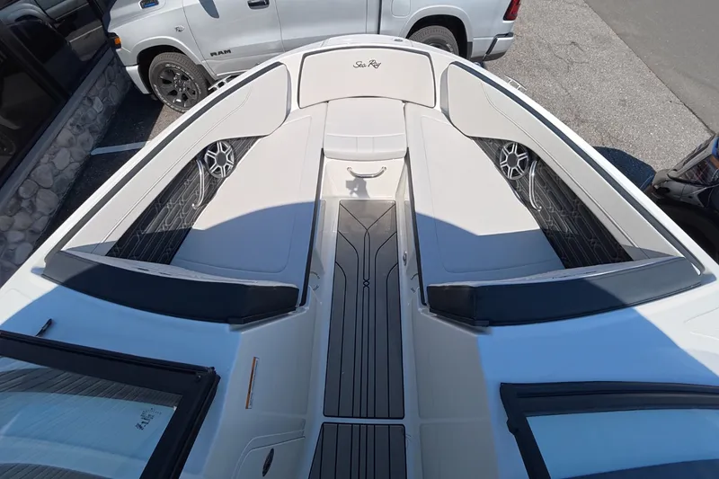 Slide: The Image of Sea Ray SPX 210 Outboard 2026 - 25