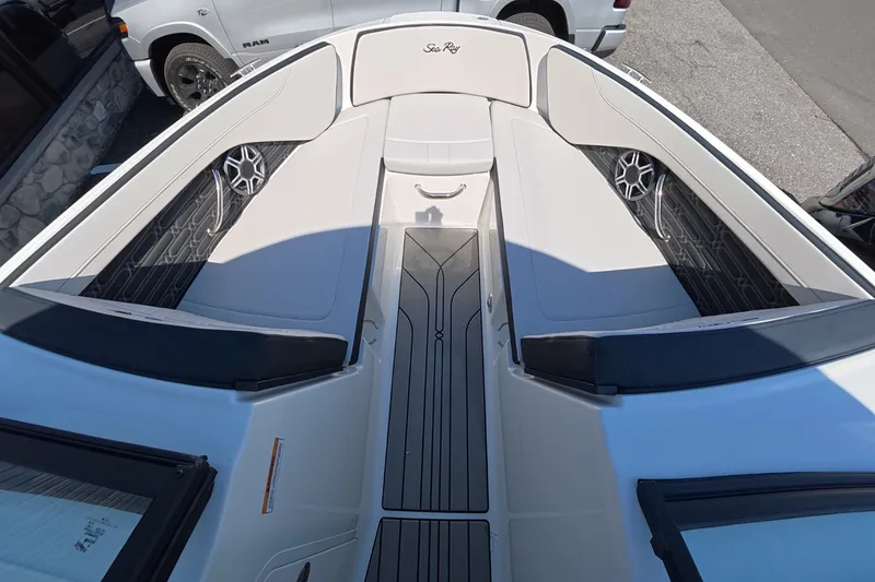 Slide: The Image of Sea Ray SPX 210 Outboard 2026 - 26