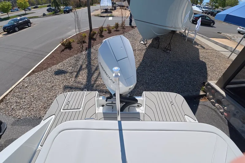 Slide: The Image of Sea Ray SPX 210 Outboard 2026 - 4