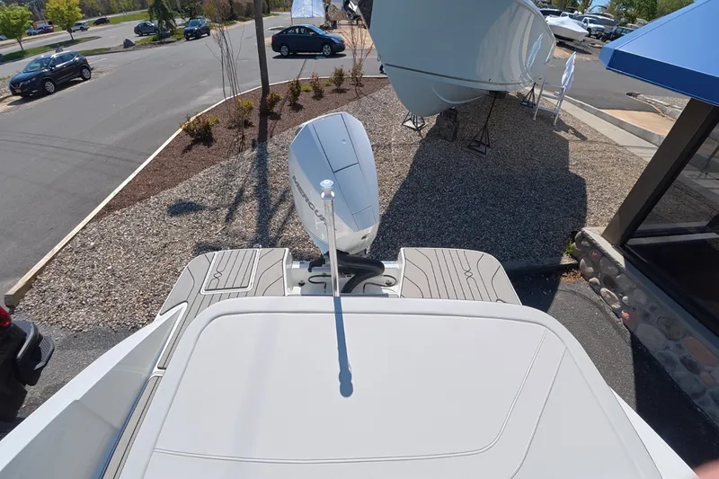 Slide: The Image of Sea Ray SPX 210 Outboard 2026 - 5
