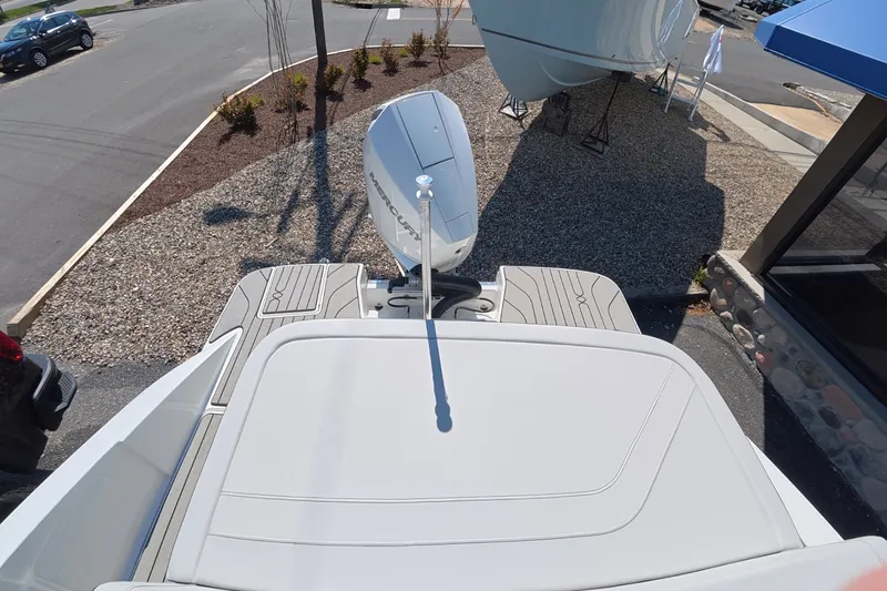 Slide: The Image of Sea Ray SPX 210 Outboard 2026 - 6