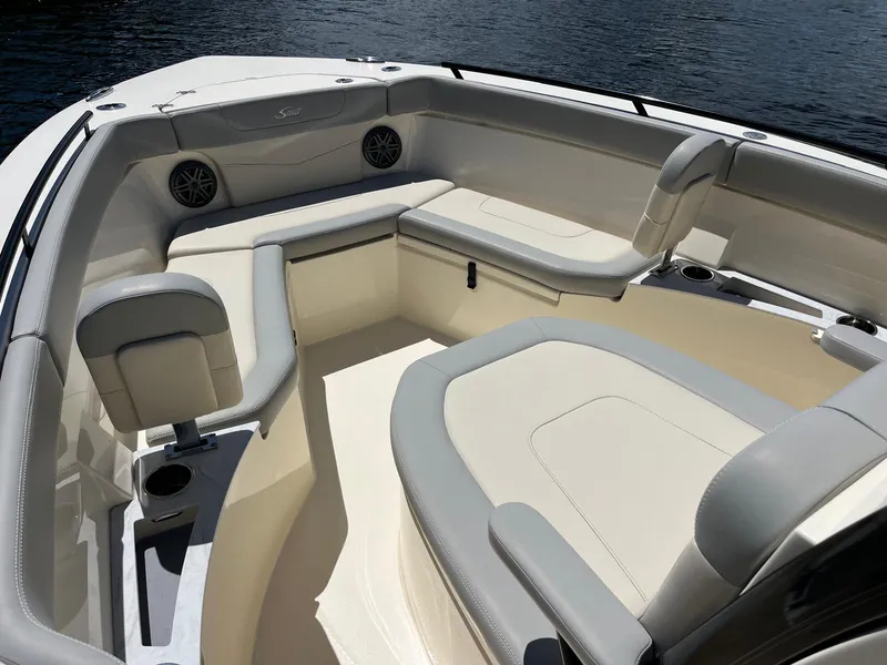 Slide: The Image of Scout 240 XSF 2025 - 10