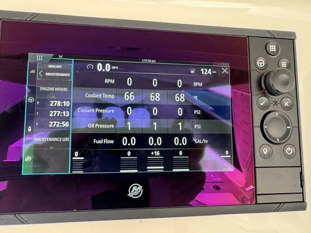 Slide: The Image of Boston Whaler 350 REALM 2021 - 11
