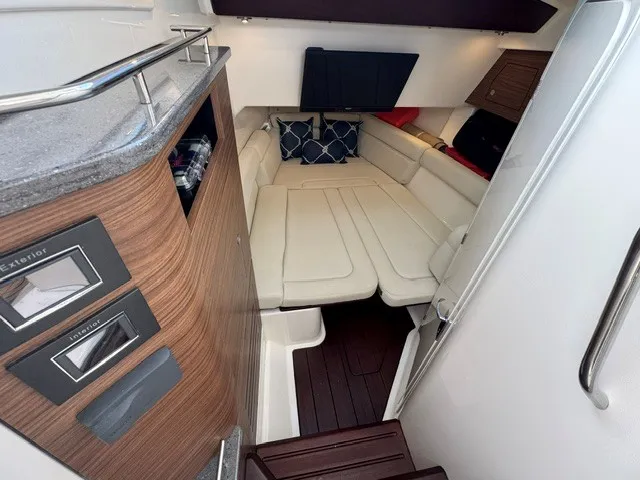 Slide: The Image of Boston Whaler 350 REALM 2021 - 15