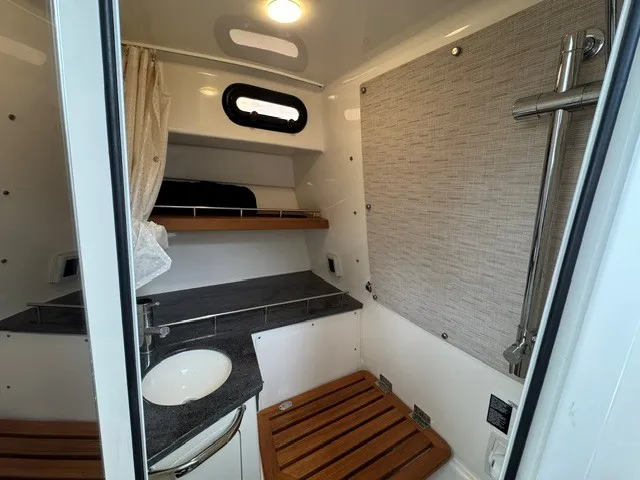 Slide: The Image of Boston Whaler 350 REALM 2021 - 16