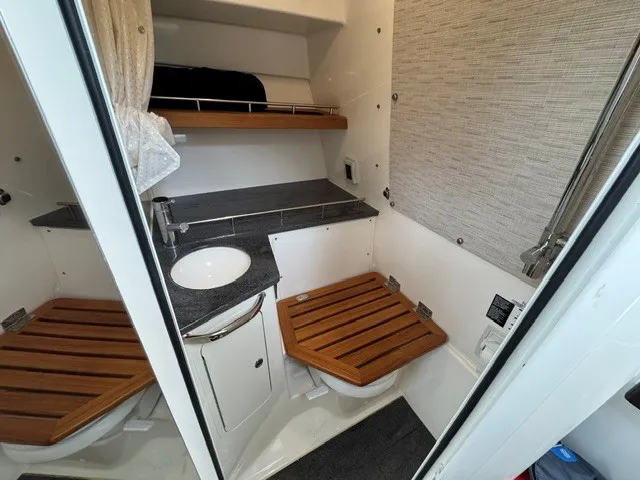 Slide: The Image of Boston Whaler 350 REALM 2021 - 17
