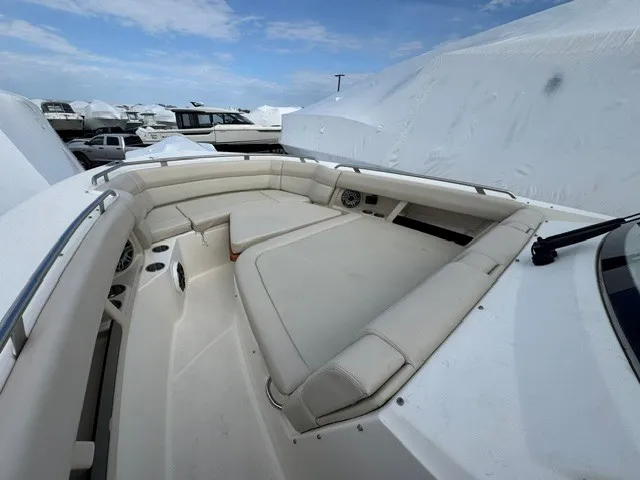 Slide: The Image of Boston Whaler 350 REALM 2021 - 19