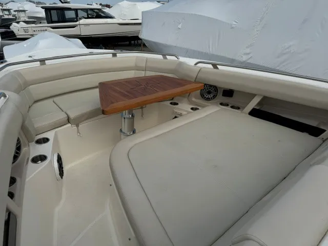 Slide: The Image of Boston Whaler 350 REALM 2021 - 20