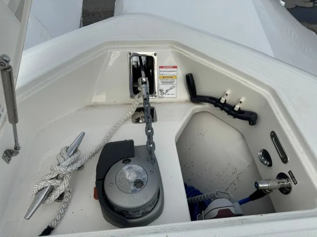Slide: The Image of Boston Whaler 350 REALM 2021 - 21