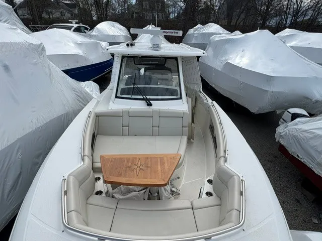 Slide: The Image of Boston Whaler 350 REALM 2021 - 22