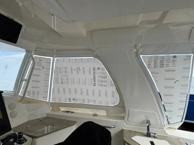 Slide: The Image of Boston Whaler 350 REALM 2021 - 25