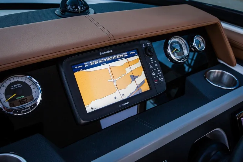 Slide: The Image of Sea Ray 350 SLX 2016 - 13