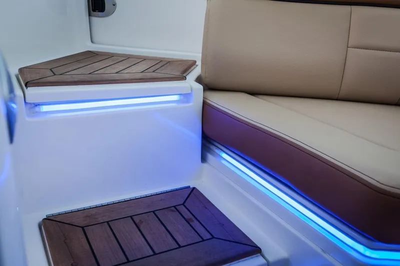 Slide: The Image of Sea Ray 350 SLX 2016 - 32