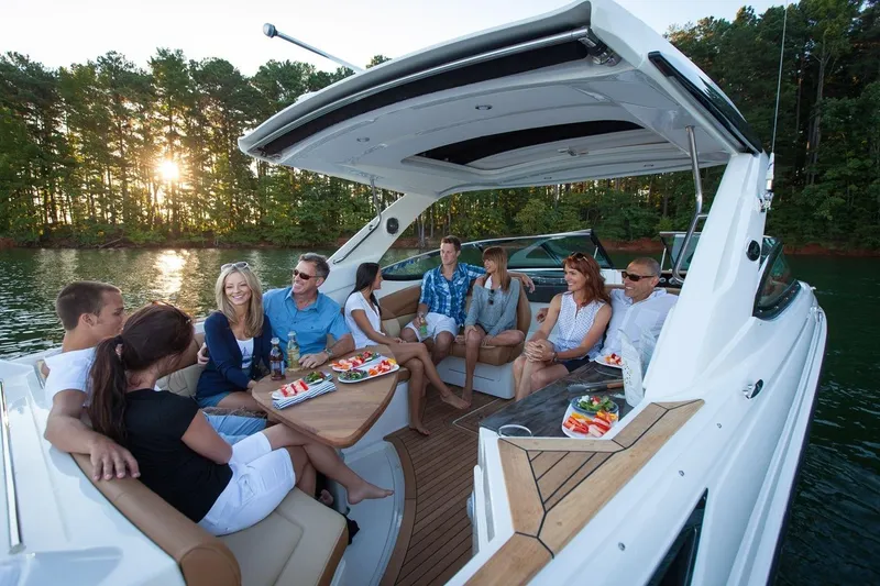 Slide: The Image of Sea Ray 350 SLX 2016 - 6