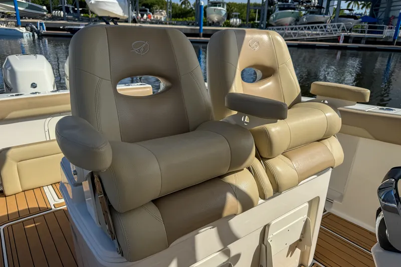 Slide: The Image of Sailfish 320 CC 2018 - 10